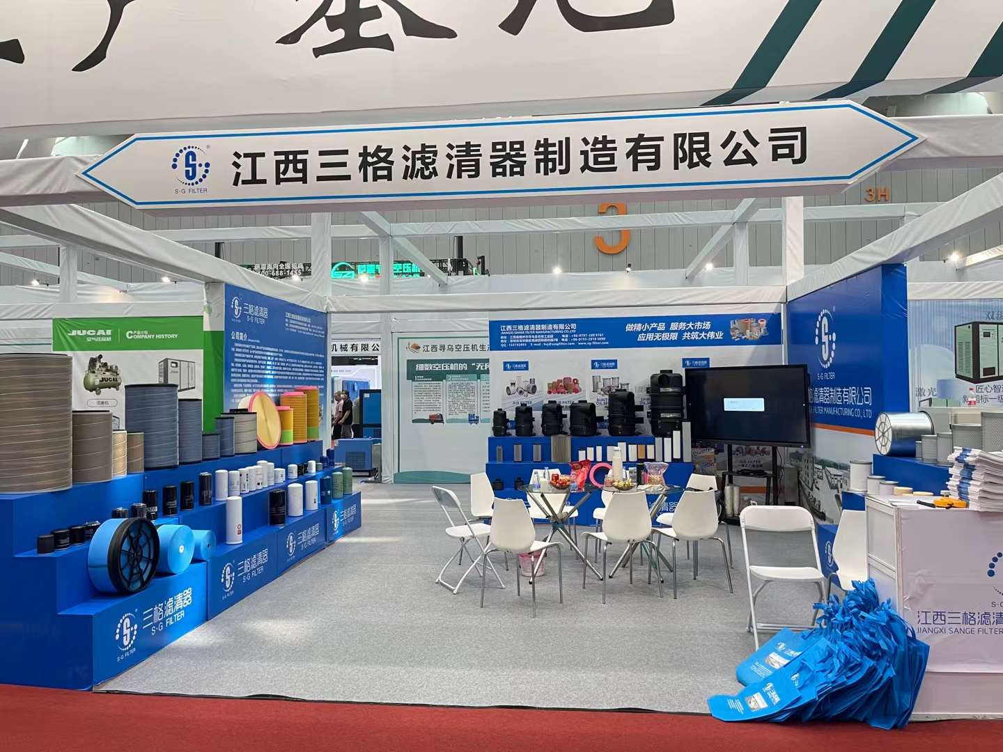 Filtro de tres paneles 2023-5-22 para participar en la exhibición de compresores de aire